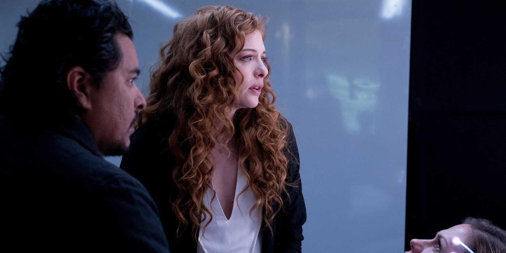 Jacob Vargas, Rachelle Lefevre, Anna Paquin in Electric Dreams