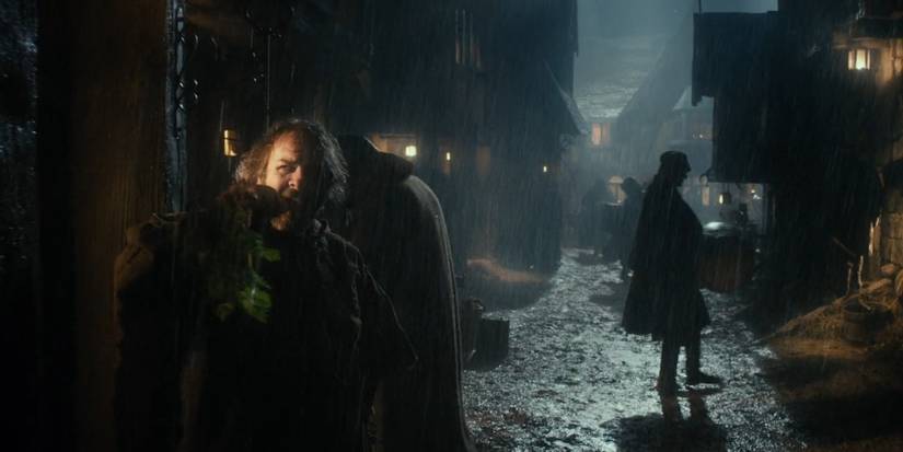 Peter Jackson munching a carrot in a dark alleyway in 'The Hobbit: The Desolation of Smaug'