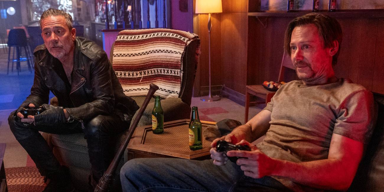 Jeffrey Dean Morgan as Negan playing video games with Jimmi Simpson as Dillard in The Walking Dead: Dead City