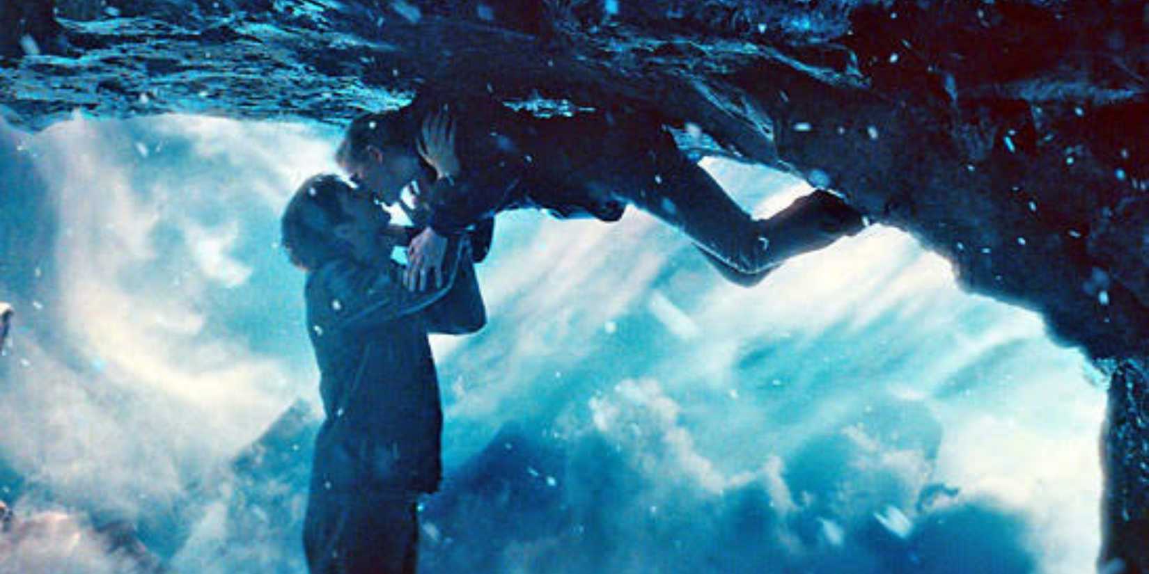 Jim Sturgess as Adam Kirk and Kirsten Dunst as Eden Moore in 'Upside Down.'
