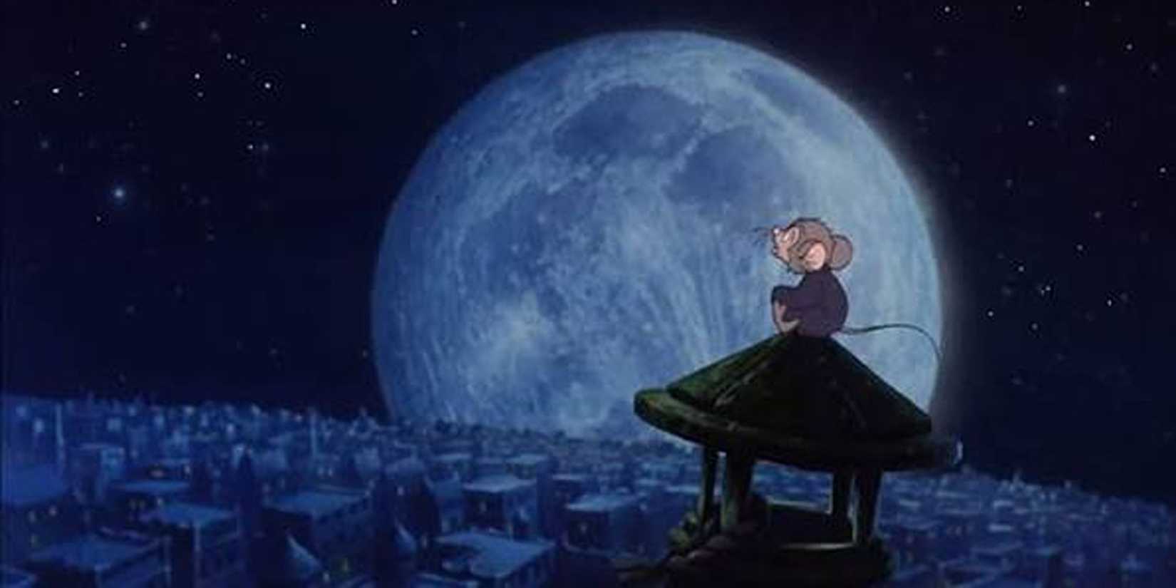 fievel mousekewitz sits in front of the moon