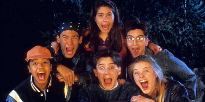 A group of kids screaming facing the camera in 'Are You Afraid of the Dark?'