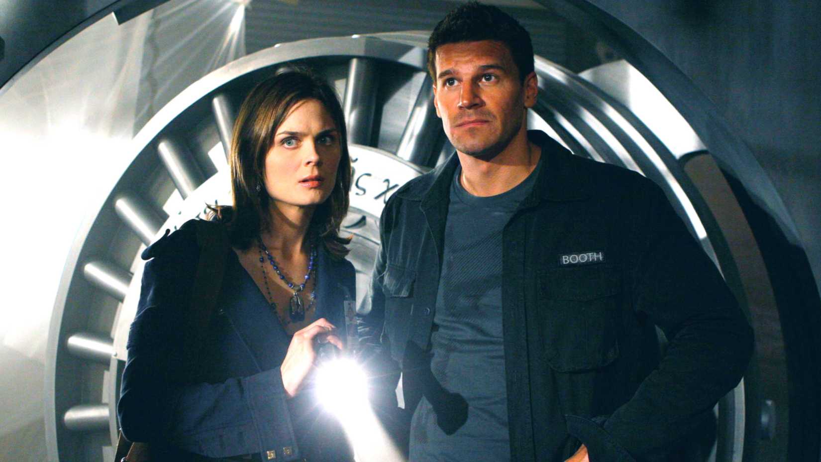 Bones-Emily-Deschanel-David-Boreanaz-1 (1)