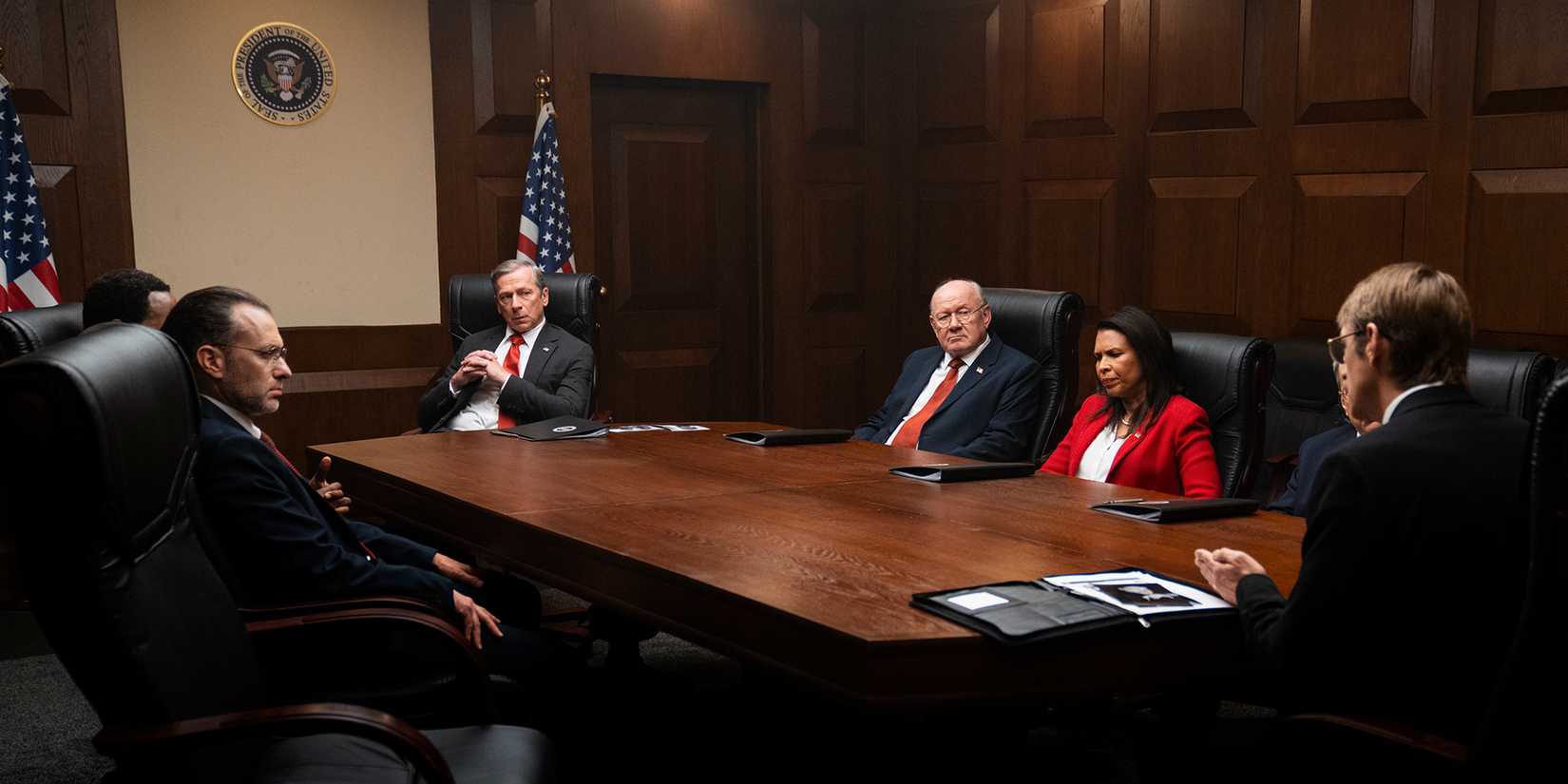 Joel Kinnaman, Paul Ryan, and Danielle Lewis in High Value Target: The Hunt for Saddam