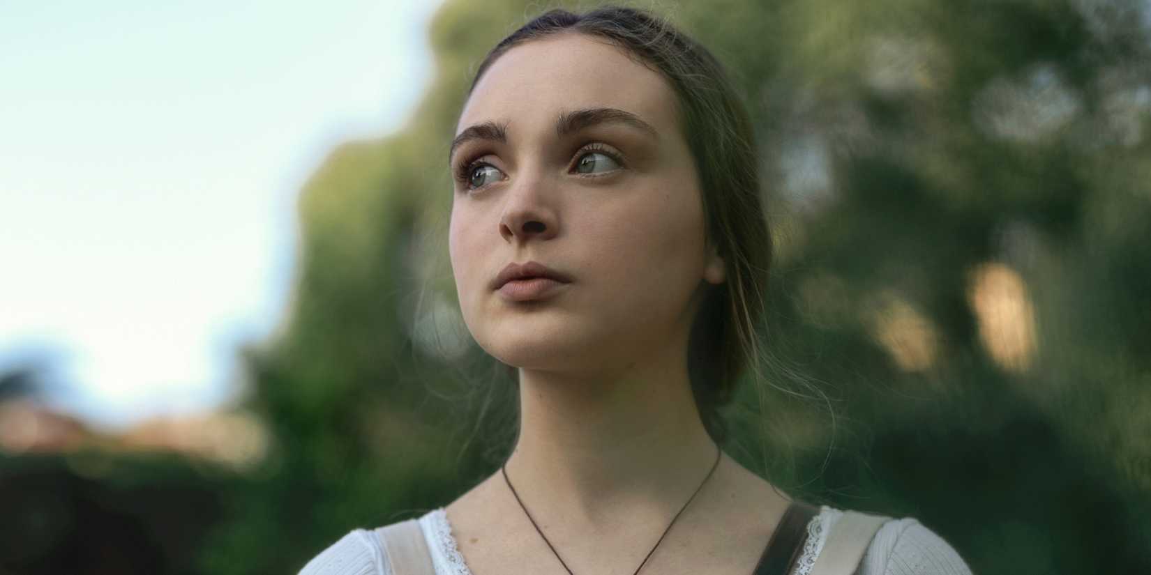 Chloe Jean Lourdes as Sarah standing outside looking off to the right in Last Seen