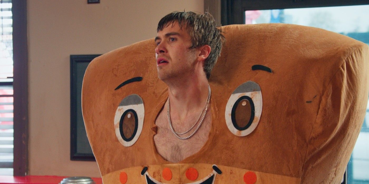 minimun-wage-luke-burke Netflix's 14-Episode Workplace Sitcom is Gen Z's 'The Office' Replacement