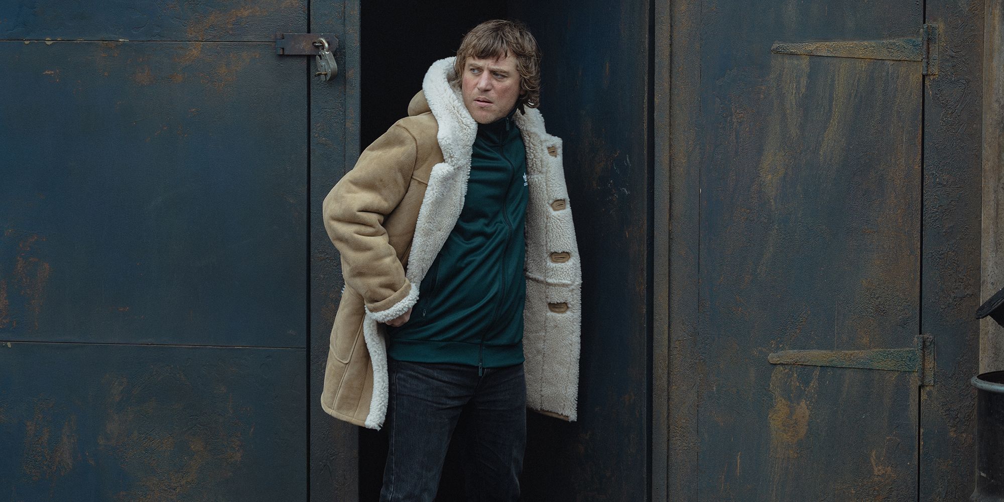 mobland-johnny-flynn-1-1 Tom Hardy’s Hit Crime Thriller Officially Dominates Streaming Charts