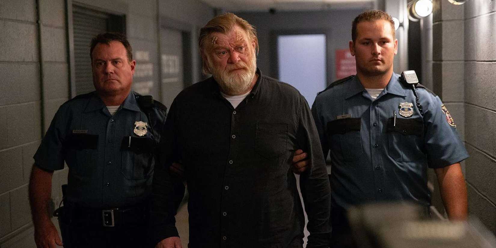 Bill Hodges (Brendan Gleeson) with two police officers beside him in 'Mr. Mercedes'