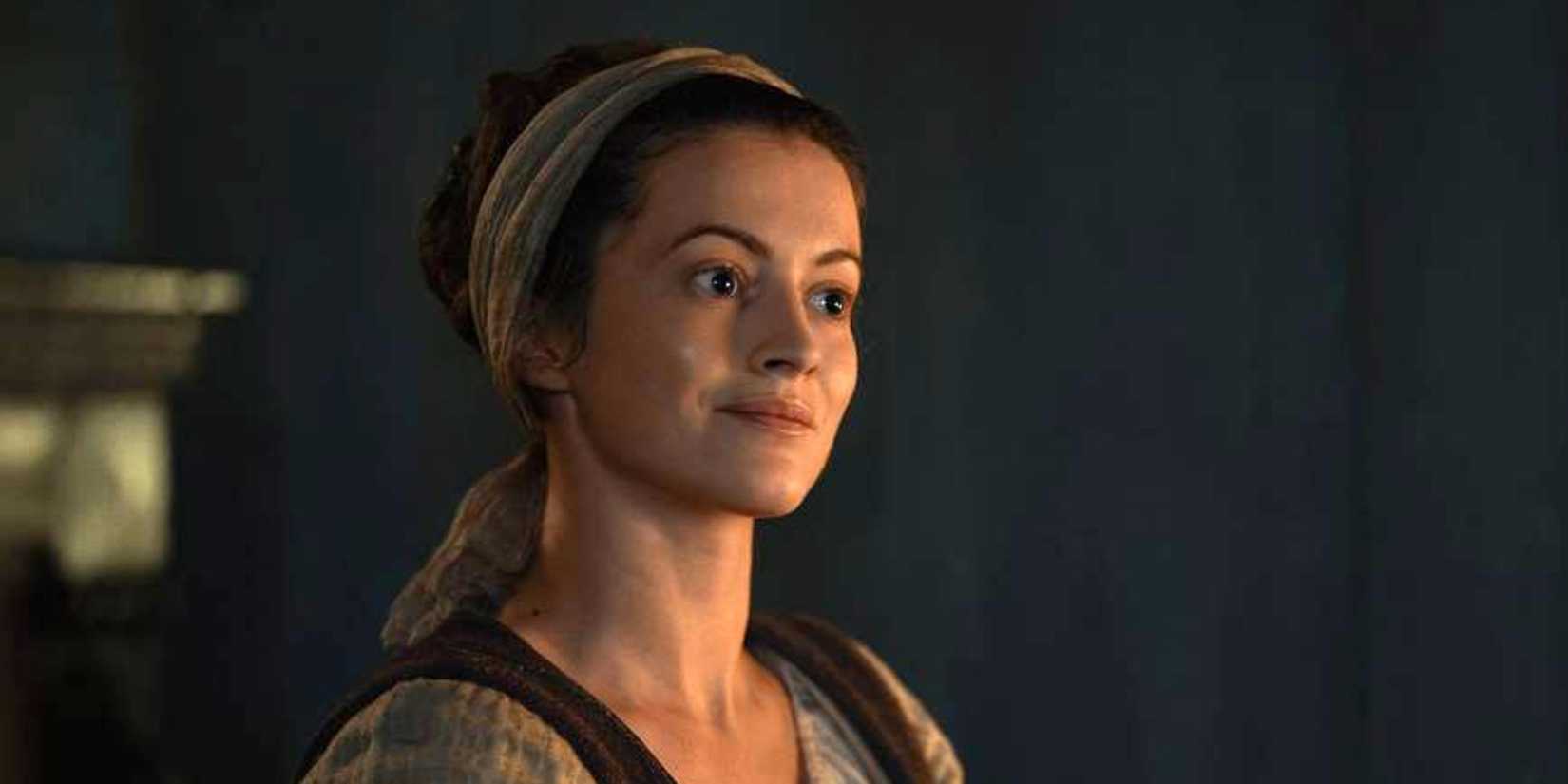 Lauren McQueen as Seema with her eyes wide in Outlander: Blood of My Blood Season 2