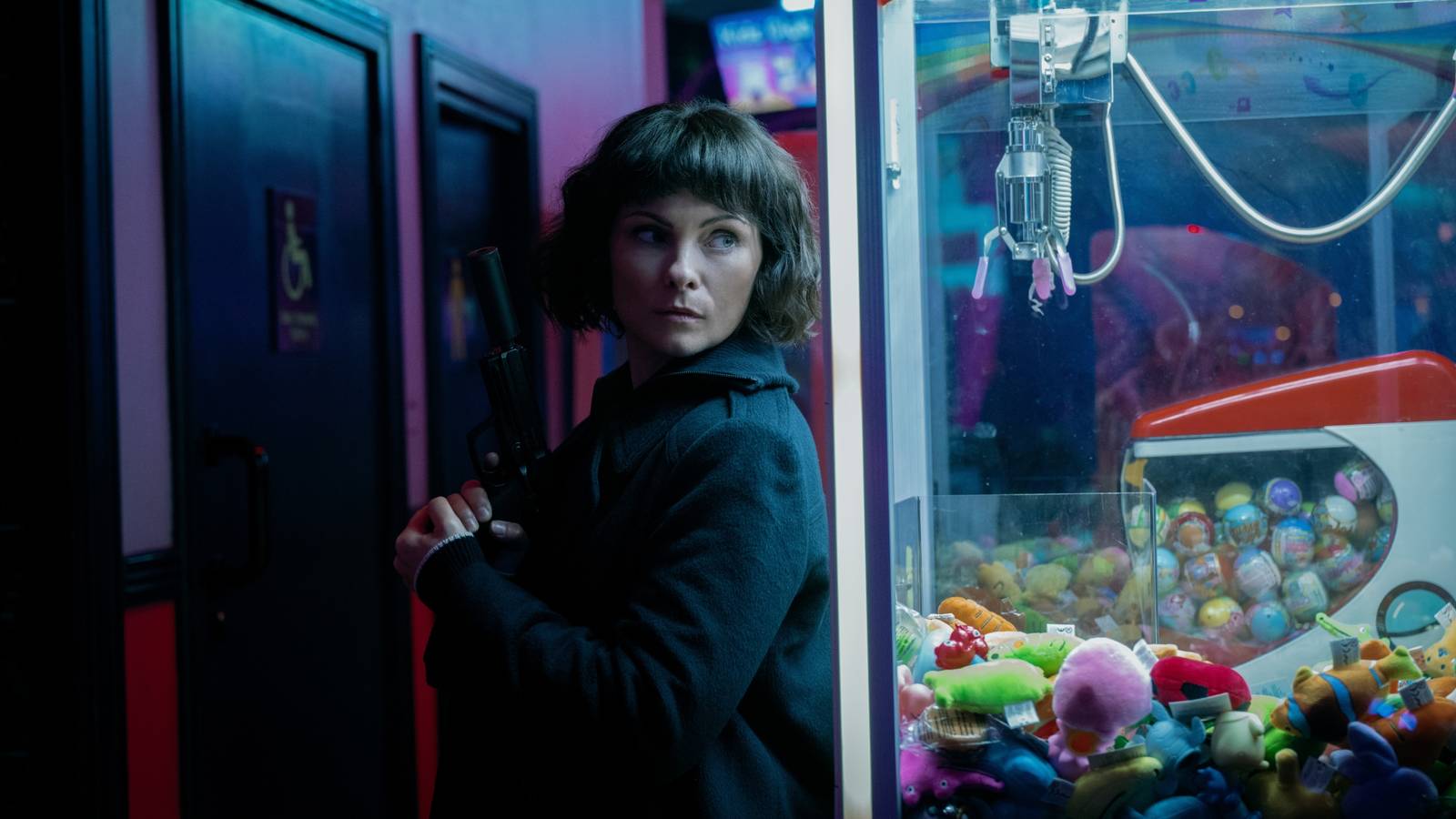 'Slow Horses' Star Breaks Down Her Brutal Finale Showdown With Jack Lowden