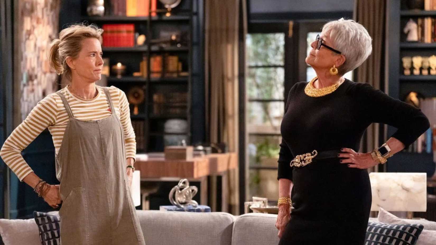 Jamie Lee Curtis and Tea Leoni in Newlyweds
