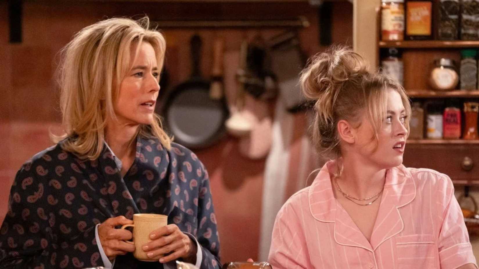 Tea Leoni and Emma Meisel in Newlyweds