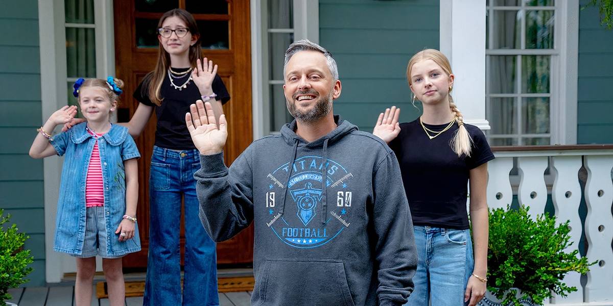 Ілюстрація до матеріалу «Комедія «Годувальник» із Менді Мур і Нейтом Баргатце стала хітом на Netflix після провалу в прокаті»