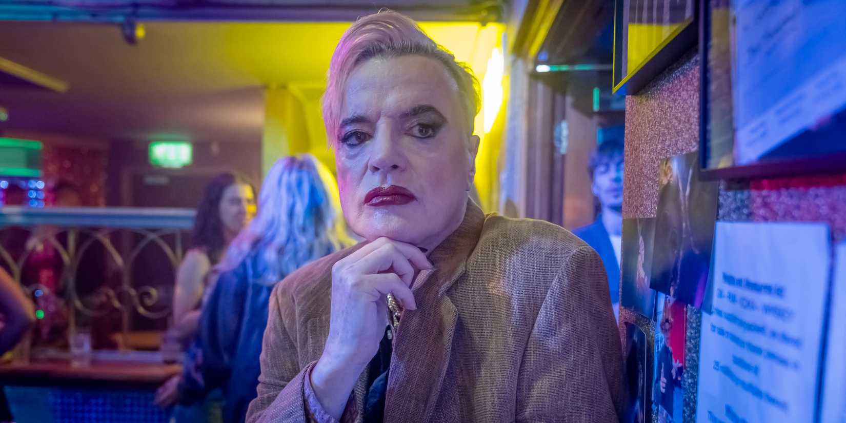 Paul Rhys as Melba looking serious while sitting in Leo's bar in Tip Toe