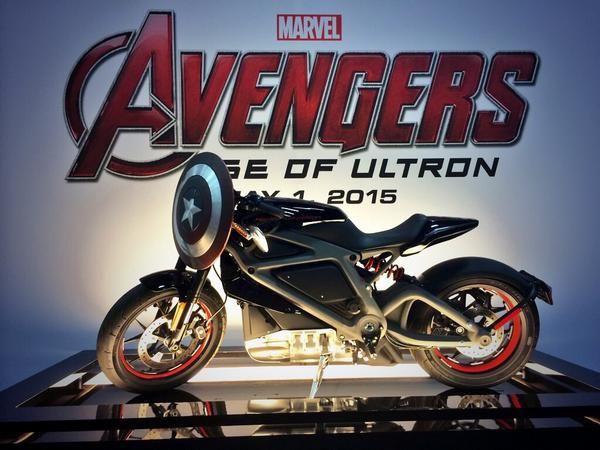 avengers-age-of-ultron-black-widow-bike