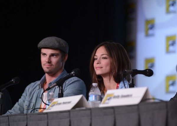 beauty-and-the-beast-cw-comic-con-panel