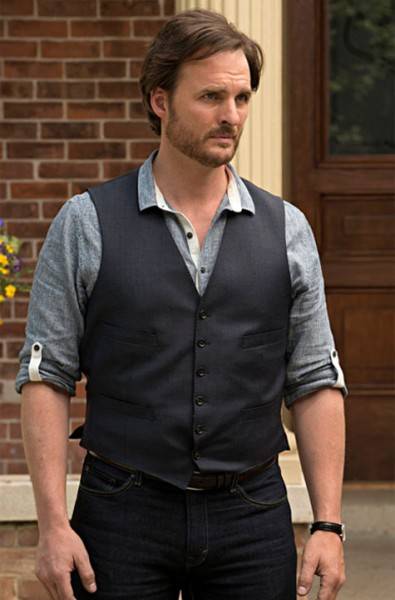 Greg Bryk Talks BITTEN, Season 1 Finale Reveals, and More