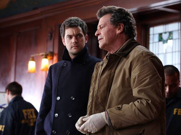 fringe_tv_show_image_joshua_jackson_john_noble_01
