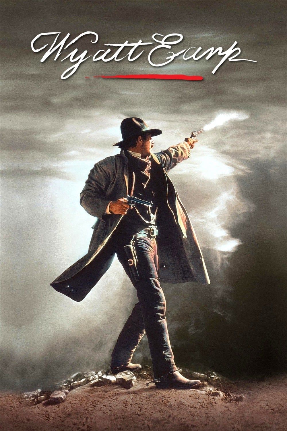 Kevin Costner como Wyatt Earp em cenas do filme.