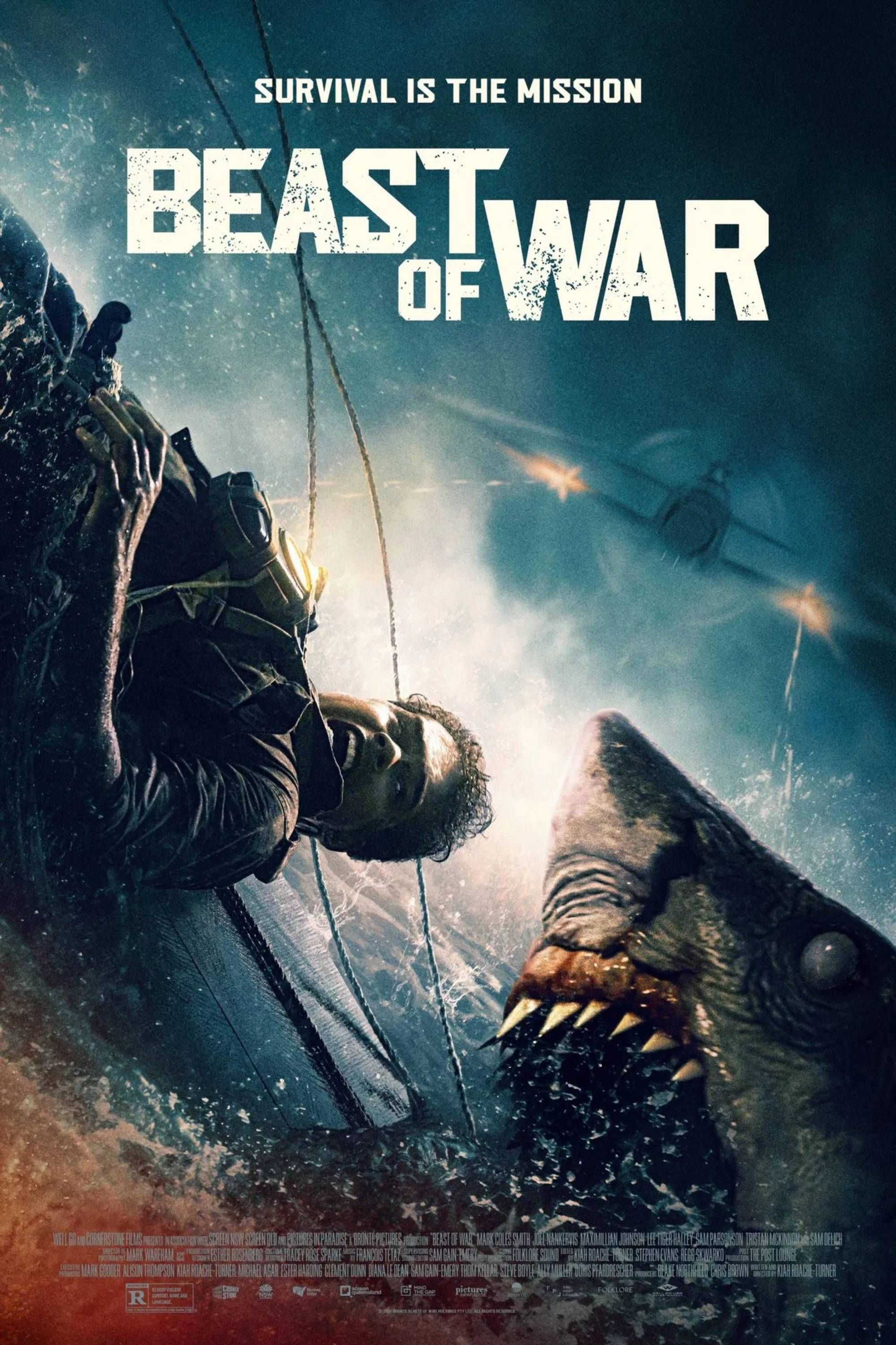 Pôster oficial de Beast of War com um tubarão emergindo das águas