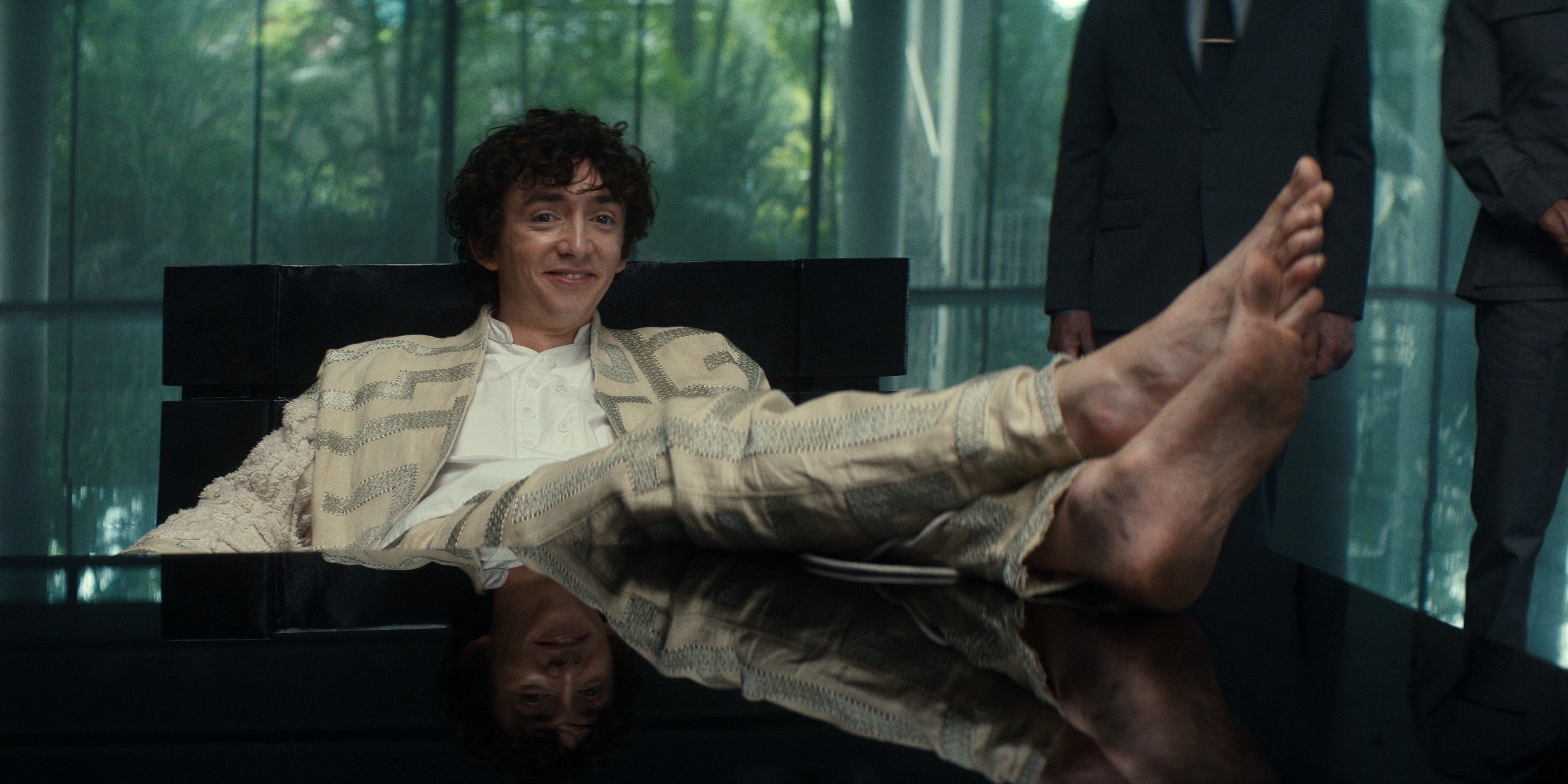 Samuel Blenkin como Boy Kavalier em Alien: Earth.