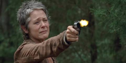 carol-shoots-lizzie-with-tears-in-her-eyes-in-the-walking-dead.jpg