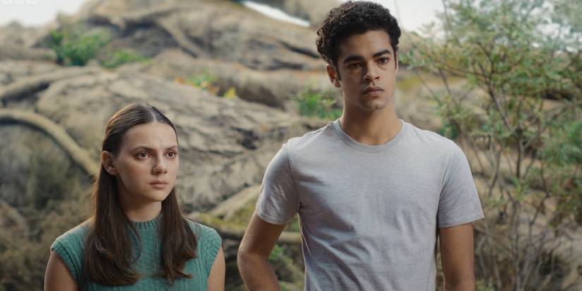 Dafne Keen as Lyra and Amir Wilson as Will in His Dark Materials