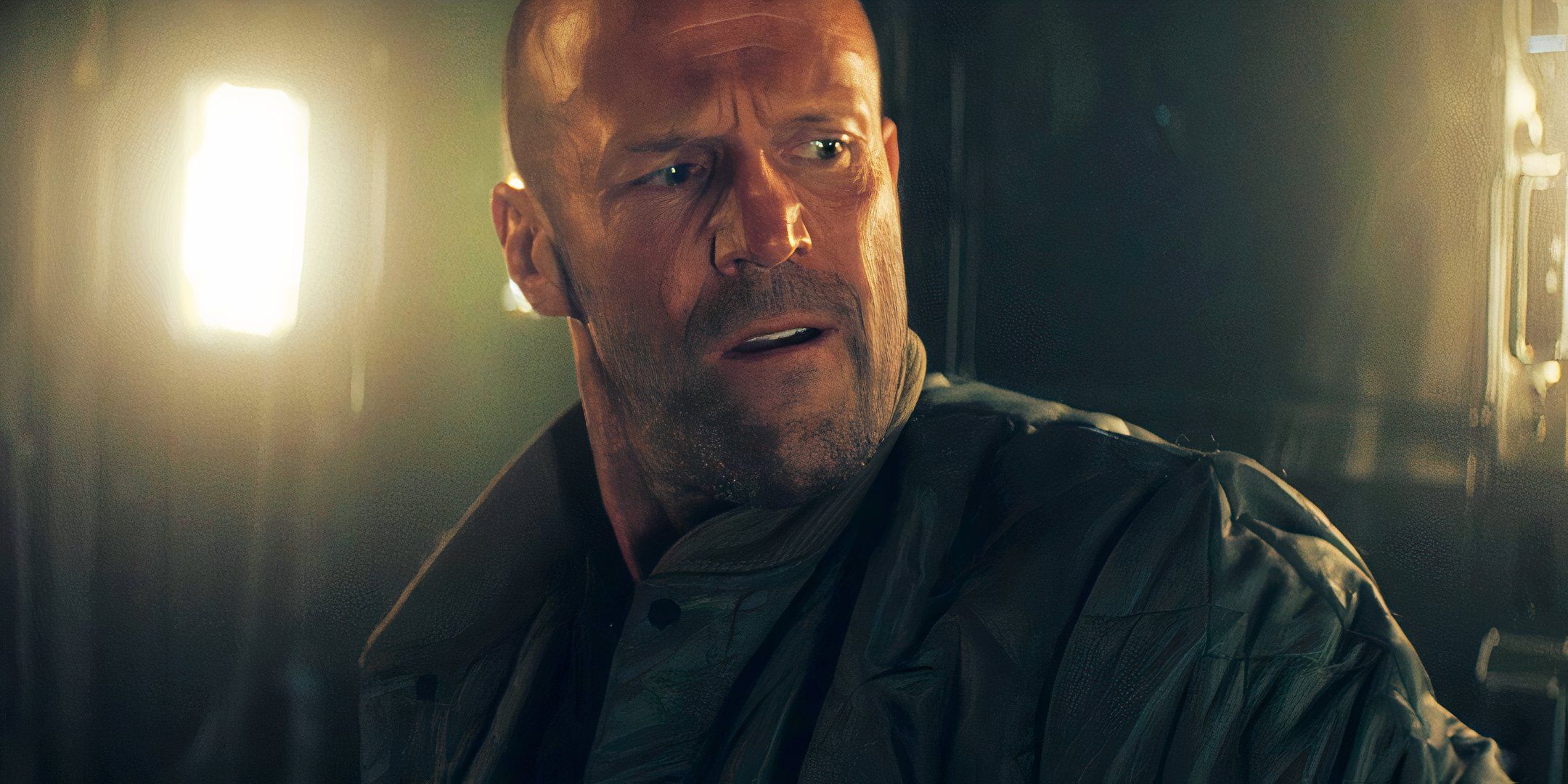 Jason Statham como Levon Cade em uma cena de A Working Man.