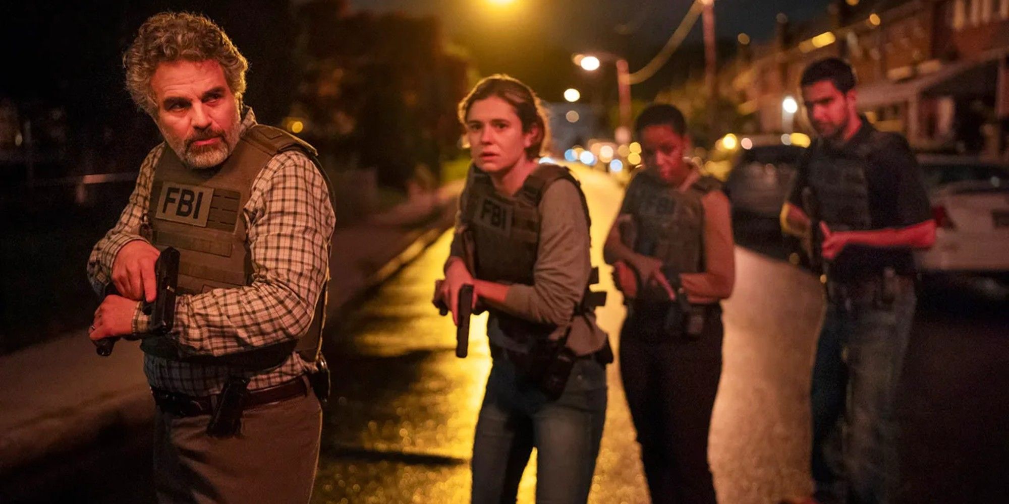 Mark Ruffalo e Alison Oliver em cena de ação na série Task