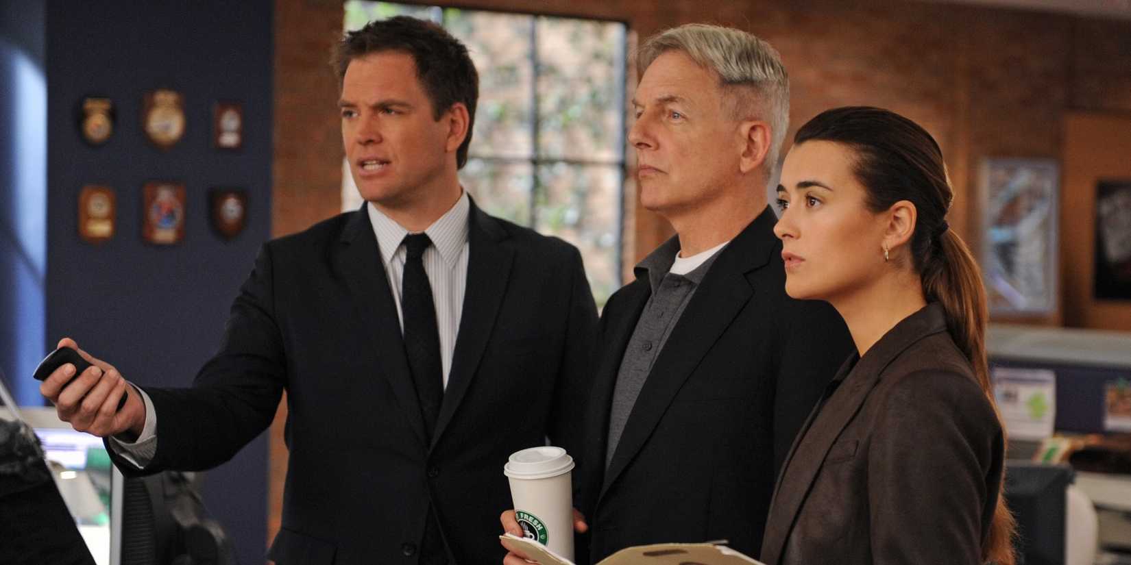 Tony DiNozzo (Michael Weatherly), Jethro Gibbs (Mark Harmon), and Ziva David (Cote de Pablo) in NCIS.