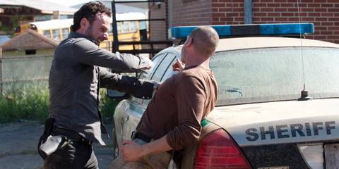 rick-takes-a-swing-at-shane-in-the-walking-dead.jpg