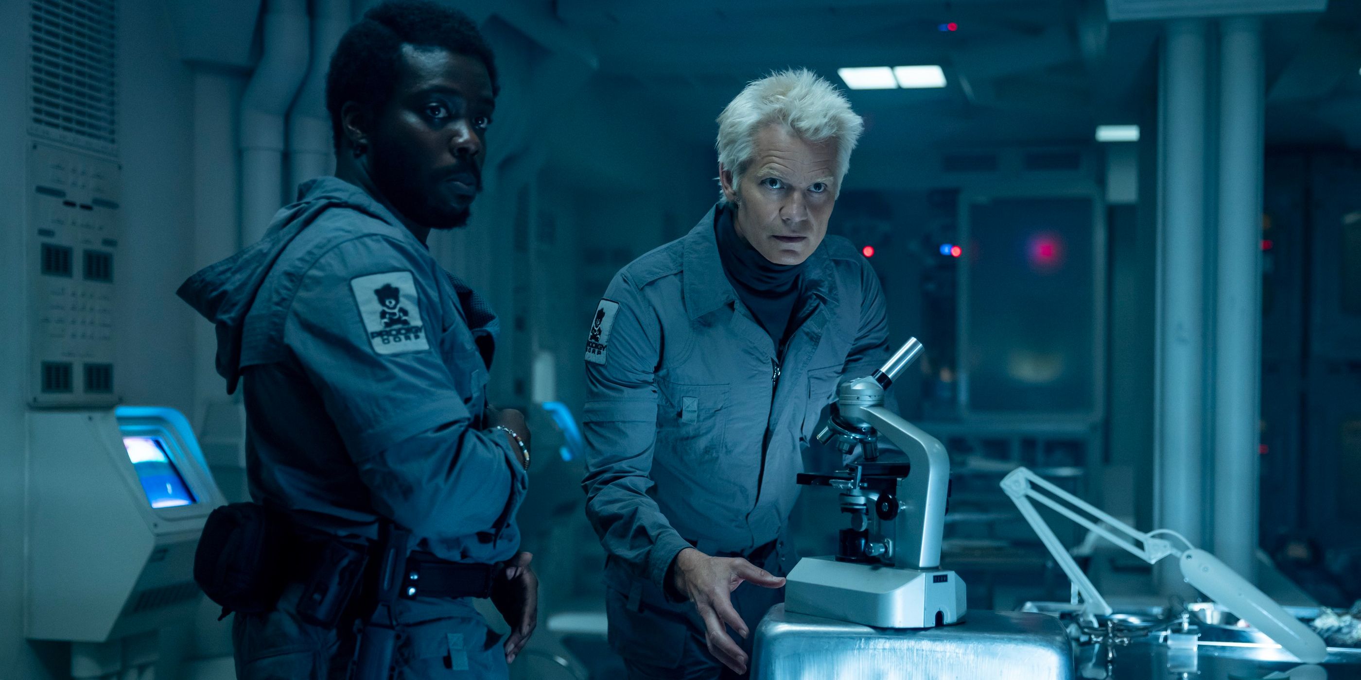 Smee e Kirsh em pesquisa em Alien: Earth.
