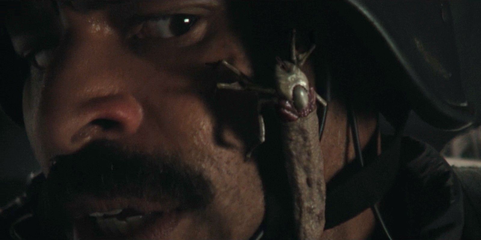 Detalhe de um carrapato ou criatura em Alien: Earth.