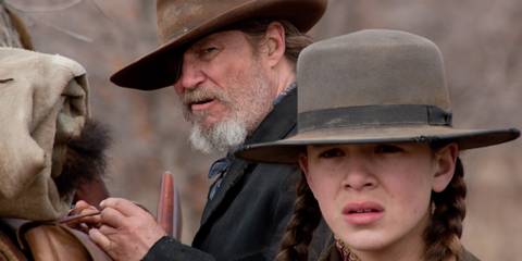 hailee-steinfeld-and-jeff-bridges-by-a-horse-in-true-grit.jpg