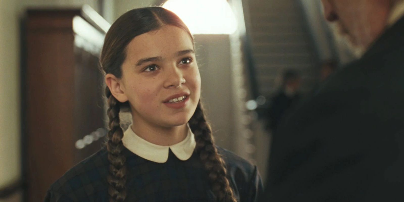 hailee-steinfeld-smiling-in-true-grit.jpg