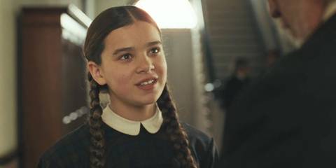 hailee-steinfeld-smiling-in-true-grit.jpg
