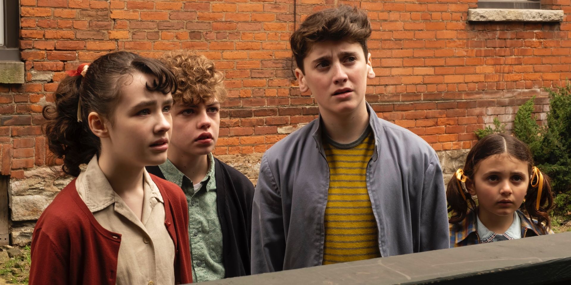 Grupo de jovens em 'IT: Welcome to Derry'