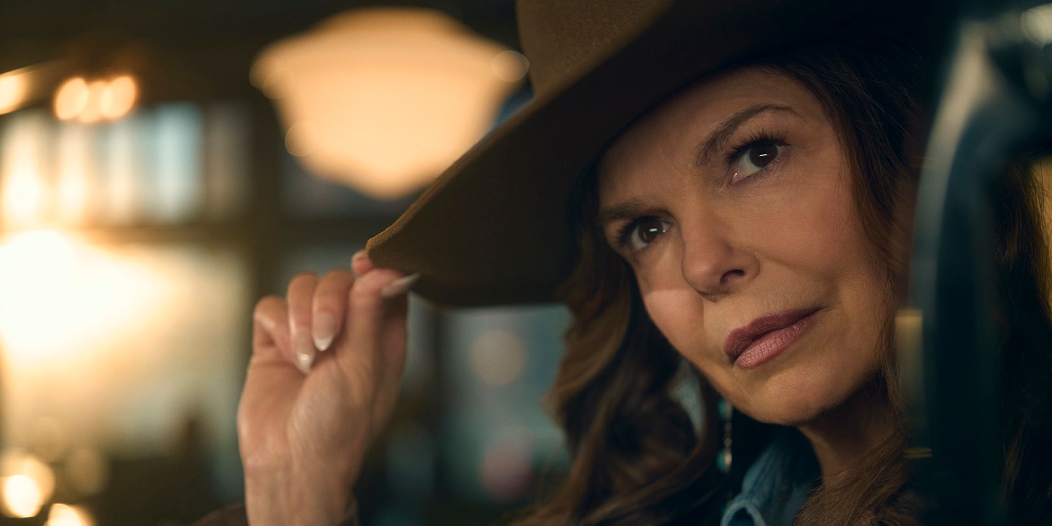 Jeanne Tripplehorn como Betty Jo em The Lowdown.