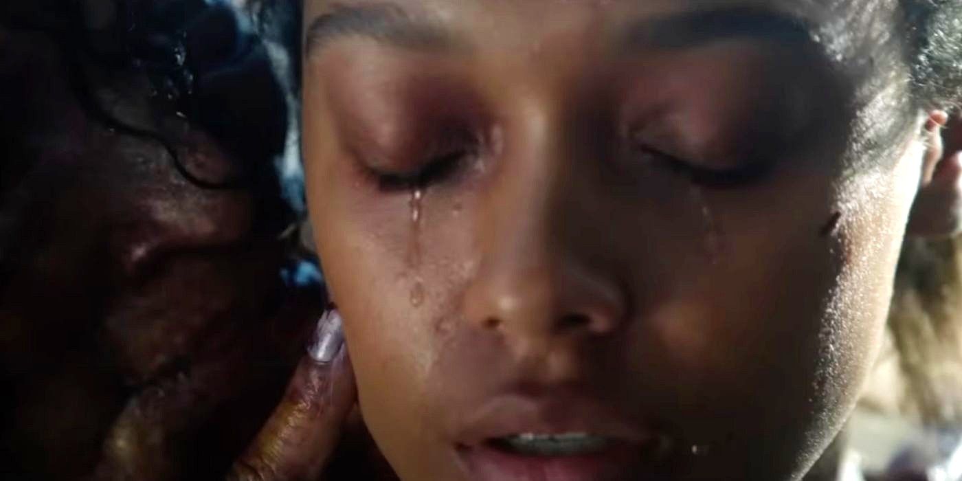 sophie-wilde-as-mia-crying-in-talk-to-me.jpg