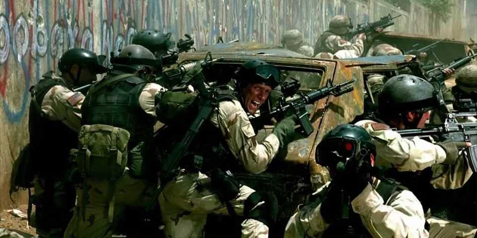 the-soldiers-in-a-gunfight-in-black-hawk-down.jpg
