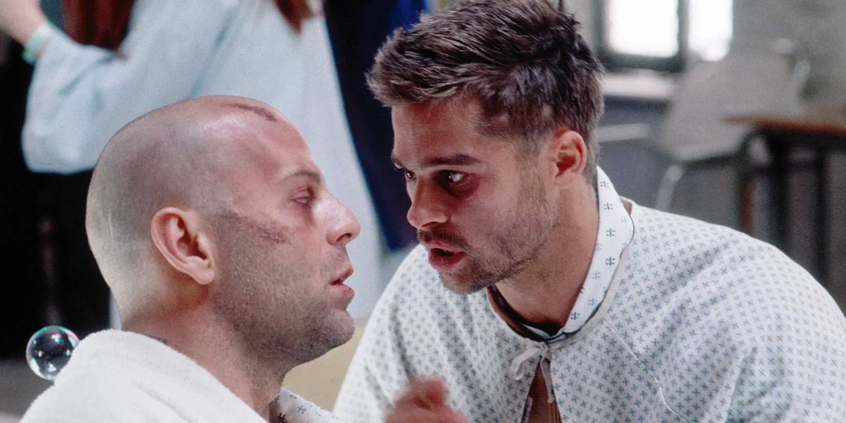 Bruce Willis as James Cole and Brad Pitt as Jeffrey Goines in a hospital in 12 Monkeys