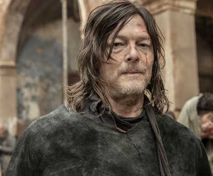 norman-reedus-as-daryl-looking-into-the-camera-in-the-walking-dead-daryl-dixon-season-3-1.jpg